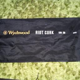 wychwood riot cork fishing rod
10ft 
3lb test 
comes with rod sleeve
like brand new
