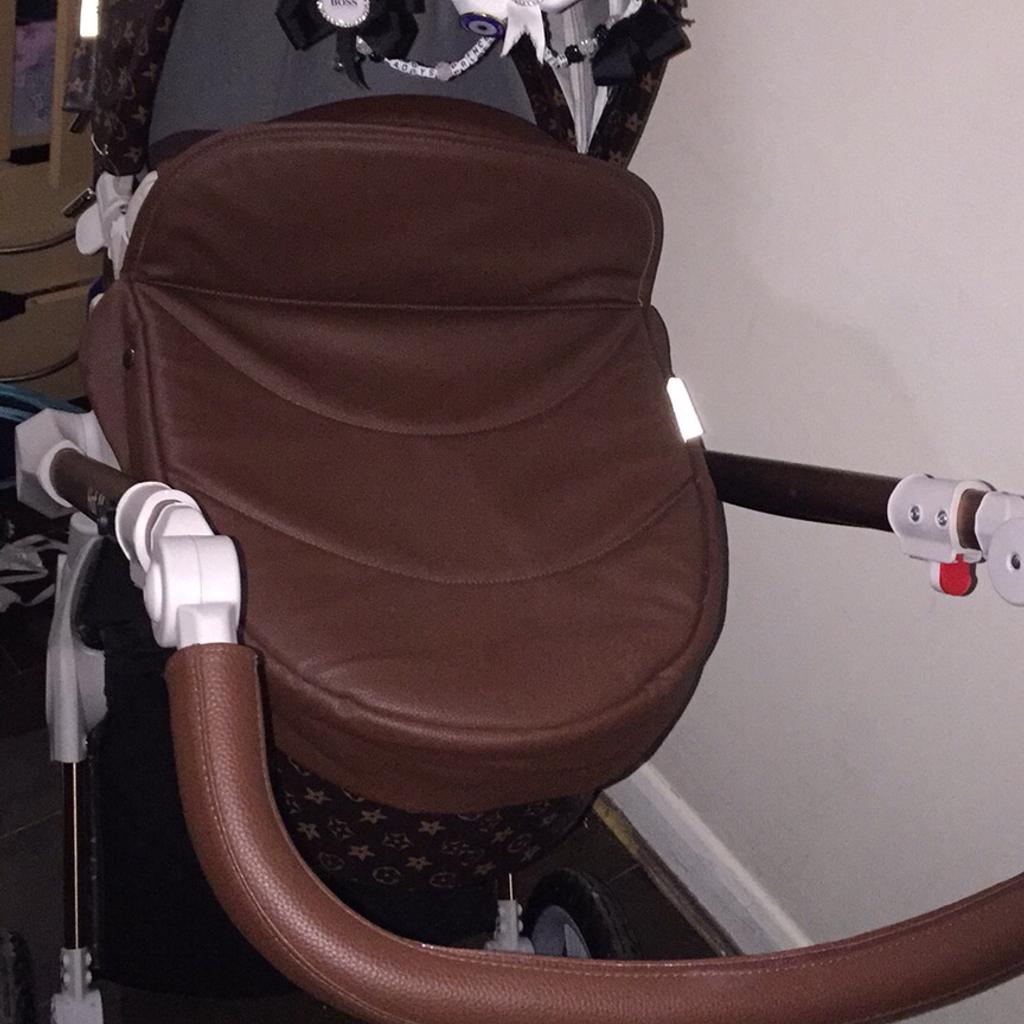 Hot mom louis vuitton hot sale stroller