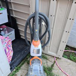 vax rapide deluxe carpet cleaner
doesnt have the pre treatment hose but still fully functioning for cleaning
plus a bottle of cleaning treatment.