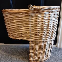 basket that fits onto staircase steps.
in wicker with carry handle.
excellent condition 
buyer to collect