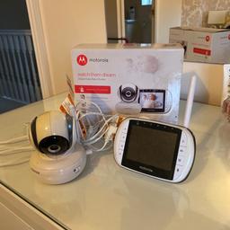 Motorola baby monitor.

Used but still in good working condition.

Few light scratches on the baby monitor screen, can see in picture.

Camera has sun damage on it as shown in last picture due to being in the window.

Comes with box.
