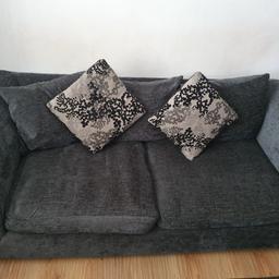 Selling as I want a new sofa could do with mew cushions inside but other than that it's in great condition pick up only w12 white city will be available 10th February