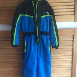 Boys snow suit excellent condition very warm and waterproof. Worn on holiday last year 3 times not been worn since! Grab a bargain