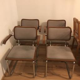 Sehr schön gut erhaltene stabile Sesseln zu verkaufen. Man sitz sehr sehr bequem.
4 Stück gesamt