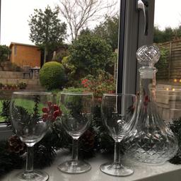 A Decanter and 3 wine glasses VGC. 
Collection only.