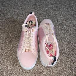 New Ted Baker Trainers Size 7

Worn once, selling as too big!

Grab a bargain in time for Christmas- will ship 1st class