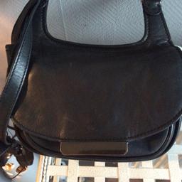 Black leather messenger bag from topshop
Real 100% leather...will post with additional costs...please message me first as I don’t do shpock wallet......