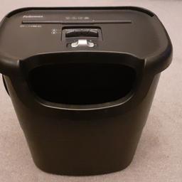 Fellowes paper shredder black, in full working order.
35cm wide 37cm height

collection near North Wembley station HA9.
Please see my other items.