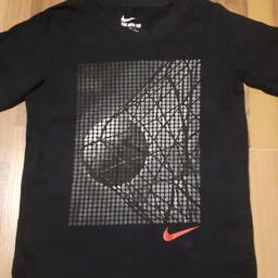 Navy blue nike t-shirt. Worn 2-3 times. Fab condition. Collection only