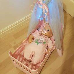 Baby Annabell & cot with all accessories. Musical mobile plays " Twinkle, twinkle little star".Battery’s are inside and it plays perfectly with lights.

Hardly used.

The perfect Christmas present for a little girl.