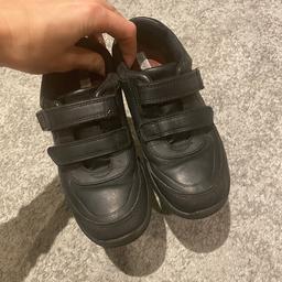 Leather Clarks shoes
Size uk 11.5
