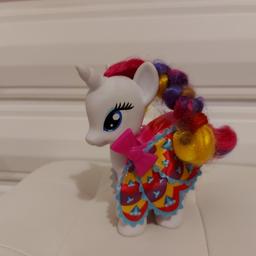 Vendo Rarity di My little pony con accessorio rimovibile come in foto. Consegna solo a mano zona Via Dei Missaglia, Milano.