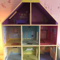 Peppa pig house
Great condition, hardly played with.
In Smyths toy store for £80.