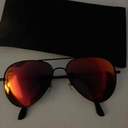 Hallo zusammen,

Ich Verkaufe:

Polaroid verdpiegelte pulotenbrille, schwarzes Gestell, rote Gläser

Der Zustand ist einwandfrei!

Bei fragen einfach melden. :)