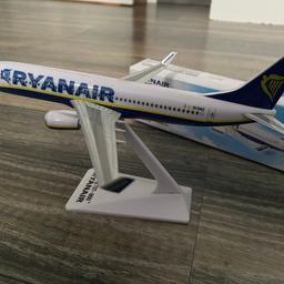 Verkaufe ein Ryanair Modell 1:200 Boeing 737-800 mit Winglets Registration (EI-DAZ) inklusive Original Verpackung. Das Modell ist im guten Zustand.