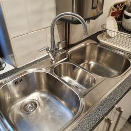 FRANKE inset sink. Stainless Steel 2.5 bowl. 97 x 50. 

Includes 1 removable white plastic drainer and 1 metal drainer. Reversible drainer can fit on left or right bowl. 
1 tap hole. 
Plus Stainless mixer tap.

In good but used condition

Collection only from Newton le Willows WA12 9