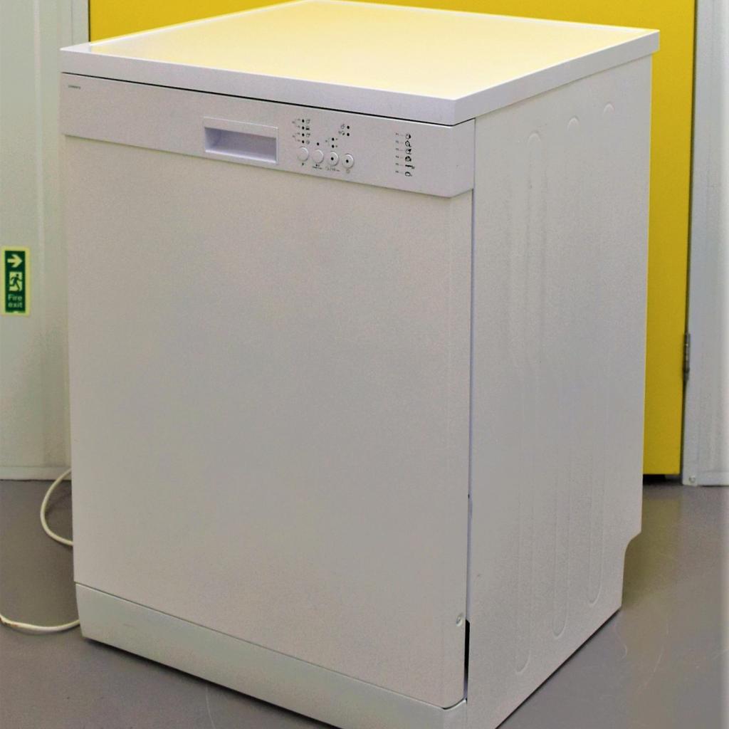 Currys Full Size Dishwasher 3 Months Old in TW8 Hounslow for £120.00