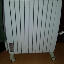 white delonghi oil filled radiator used but good condition few ting scratches. payed £179 few year ago but only used a few months a heating broken .very good heater want £60 or vno