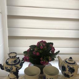 Very nice China tea set...very good condition...collection from DA1