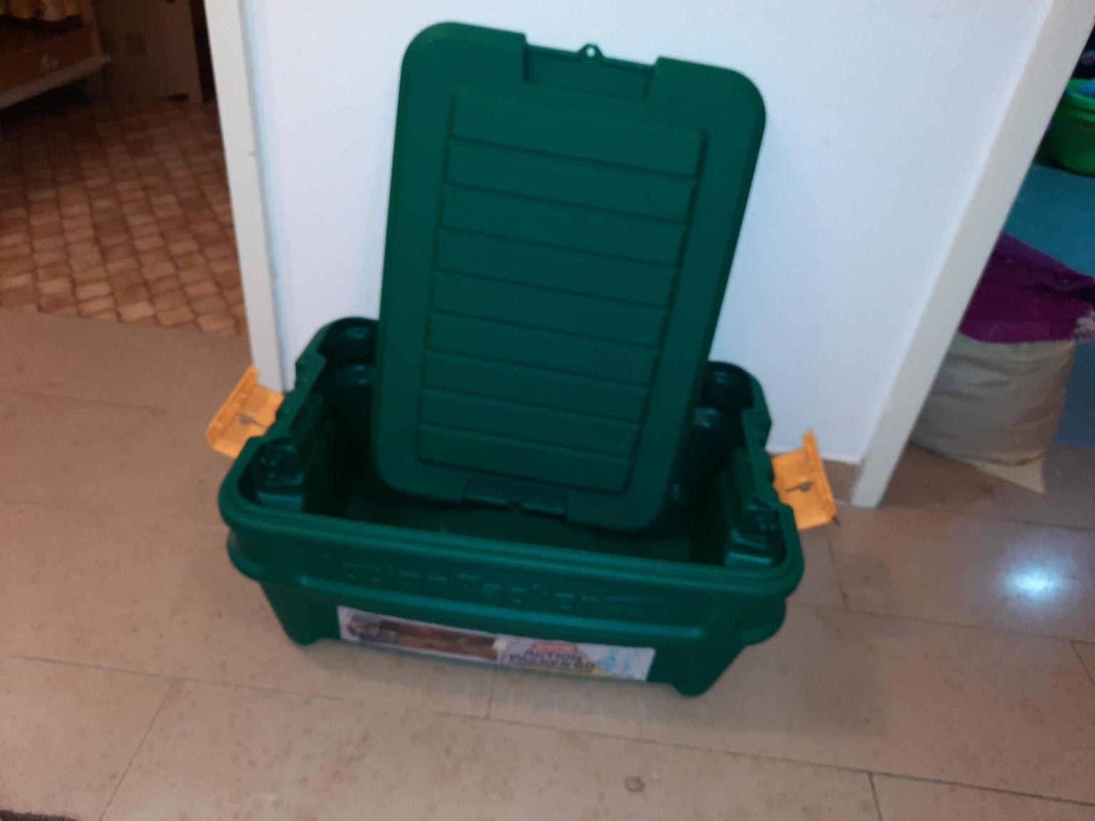 Große Curver Box und kleine Curver Behälter in 82152 Planegg für 15,00 ...