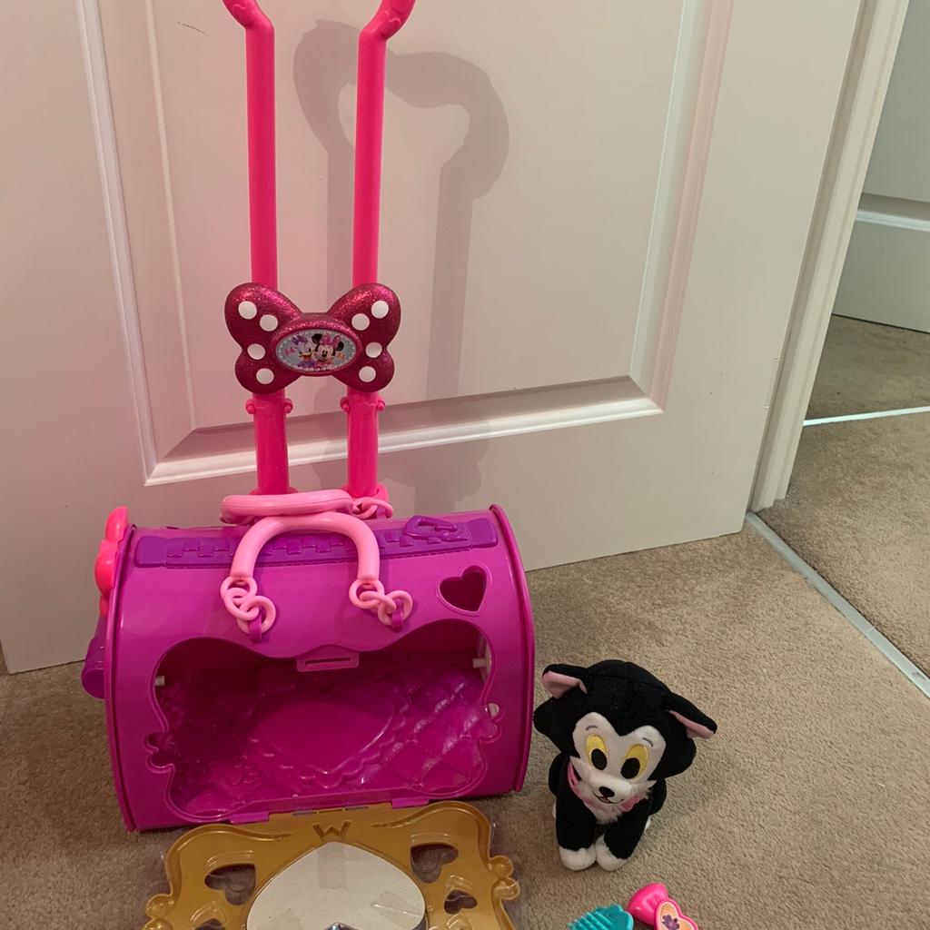 Disney Minnie Mouse Happy Helpers Pet Carrier. Played with once. Still has original wrapping. From smoke & pet free home.
