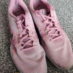 Nike flex training tr8 size 8 womens trainers.
worn only a few times in good condition.
collection only from b31.
