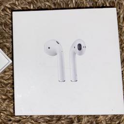 Apple AirPods sold with their charging case
Come in their original box
Excellent condition, both items work perfectly well
Selling these because I got a newer version