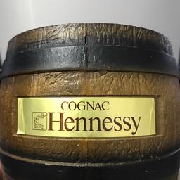 Hennessy Ice Bucket - Vintage Retro - Wood Barrel Effect. Insulated. Very cool item for the retro bar cart.

A vintage retro Ice Bucket for Hennessy Cognac. Possibly from 1960s or 70s.

In very good condition. Please see photos. Height is approx. 17.5cm.

Collection from Shepherds Bush W11
