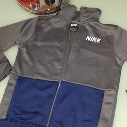 nike tracksuit age 10/12,slight bobbling but will come off with tape or de/fuzzer.