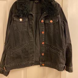 River island denim jacket with fur
In good condition 
Sz12
