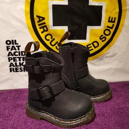 Dr Martens Jiffy Boots

Size C 3 Toddler.

Brand new in box

Lovely biker style boots with buckles, and zip fastener at sides for ease.

Dispatched with Royal Mail 1st Class.

Check out my other DMs for sale. All 100 % genuine.

No returns

Thanks

￼