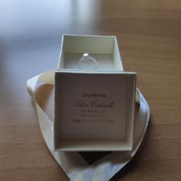 Idea regalo, anello oro bianco con brillanti in Swarovski in scatola regalo e certificato di garanzia. Ritiro zona Pioltello.