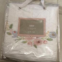 Beautiful floral embroidery bedding. White with blush pink details. Originally brought for £200.
* Cot Mobile
* Coverlet
* Bumper
* Sleep bag 0-6 months