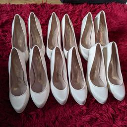 Brand New Marks and Spencers Cream shoes.

Bought for my bridesmaids, but due to covid wedding cancelled.

Approx 4" heel. 

Size 6 X 2

Size 5 ½ X 3

Size 4 ½ X 1

They were £25 a pair. I would like £10 a pair