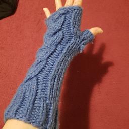 Handskarna är varma och mjuka, kliar inte och är lite stretchig.
Köpt i Bikbok/Gina Tricot.
