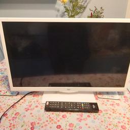 BUSH LED tv/dvd combi. 24" screen, slimline, white, with remote control. HD Ready Resolution 720p. Built in Freeview tuner. HDMI, USB, PC INPUT, AV SOCKET & SCART. 
Full working order. Only been used occasionally as a bedroom television.
Buyer must collect.