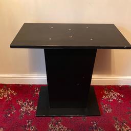 Black used fish tank stand

Approx 60.9cm x 30.9cm
