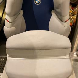 Verkaufe BMW LUXUS 😉KINDERSITZ  NEUWERTIG
Preis verhandelbar!