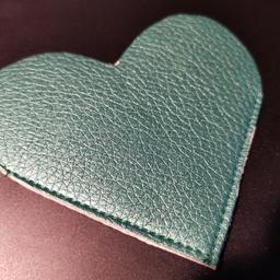 Lesezeichen
handmade
Herz in grün-metallic

Versand 0,80 €