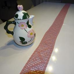 1 x Häkel Tischläufer Tischdekoration Handarbeit Länge 5,35 m Breite 10 cm Farbe
rosa passt zum Geschirr Villory & Boch Wildrose, gebraucht, in sehr gutem Zustand, passend für eine große Tischrunde, siehe Bilder. Versand möglich