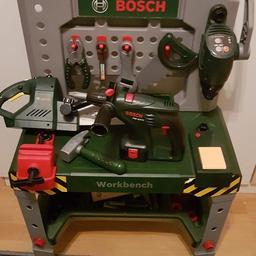 Bosch Werkbank mit Zubehör, Bohrmaschine und Kettensäge