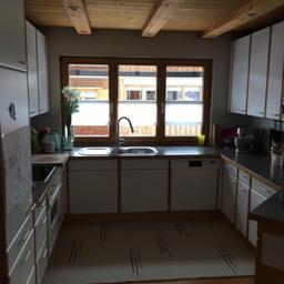 Verschenke Küche 
ohne Kühlschrank 
ohne Wasserhahn
auch in L-Form stellbar
Abzuholen am 4.Februar 2021 in Bizau