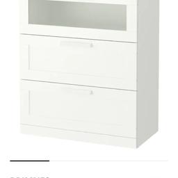 Byrå vit med 3 lådor från IKEA. Mycket bra skick.