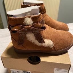 Girls ugg boots hardly worn so in amazing condition they are a size infant 7 collection only Stourbridge