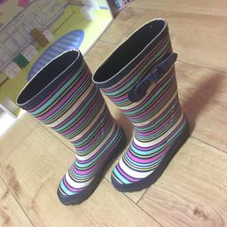 Girls wellies 
Size 1 
Free to anyone 
Pickup from bury BL8 2 PD
