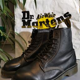 Dr Martens 1460 Boots

Size 8

Great condition. Black, full grain leather finish, with white stitching and mono black welt. Minor signs of wear around toe area. Soles and heels show no real signs of wear. Please study the photos as they form part of the description.

Hermes next day post.

Please include email address and/or contact number for tracking updates.

Check out my other DMs for sale. All 100% genuine

Thanks