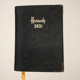 BRAND NEW

NEVER USED

HARRODS

Small agenda 2021

Includes small pen

#agenda #2021 #harrods #black #gold