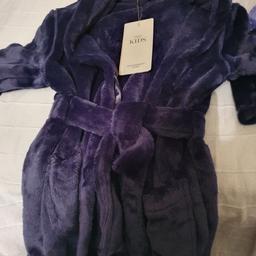 M&S baby boys dressing gown, 1 year.
Brand new wight tags, never used.
From smoke and pet free home.
Collection S65 Rotherham