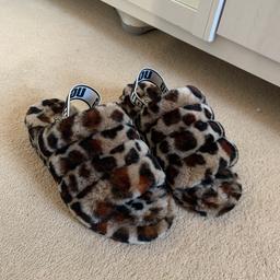 Real UGG slippers,
Never been worn,
Lepard print