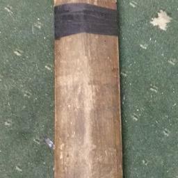 Collectors item! well used vintage cricket bat. 80cm long including handle. Collection from S6.